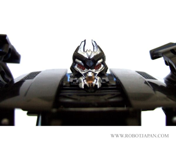 Barricade MV1 Deluxe Class - Image 3