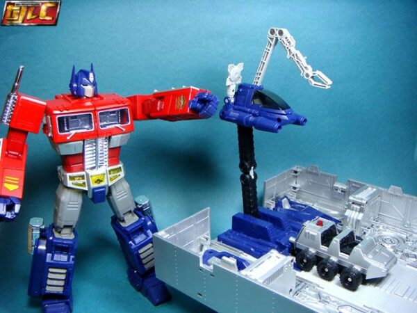 MP-10 Optimus Prime Masterpiece version 2 review by Gold - Image 62